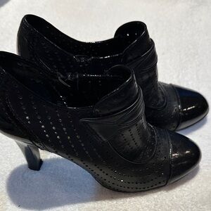 BCBGirls Cherie Black Patent Heeled Ankle Boots Size 8.5 Leather Upper Size 8.5